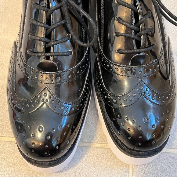 Nine West Woman's Black Patent Brogues with White Rubber Sole Size 7 (NWOT) - Picture 3 of 13